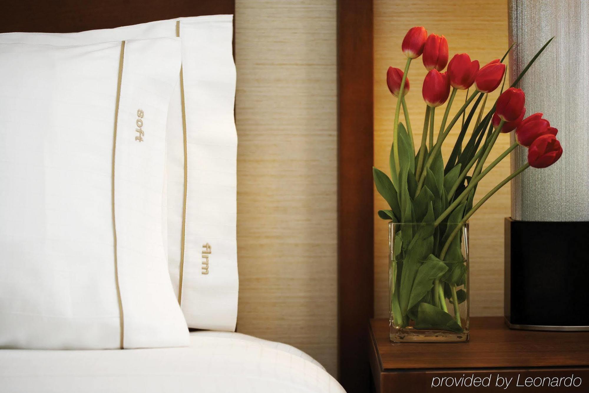 Holiday Inn Express & Suites Vaughan-Southwest By Ihg Værelse billede